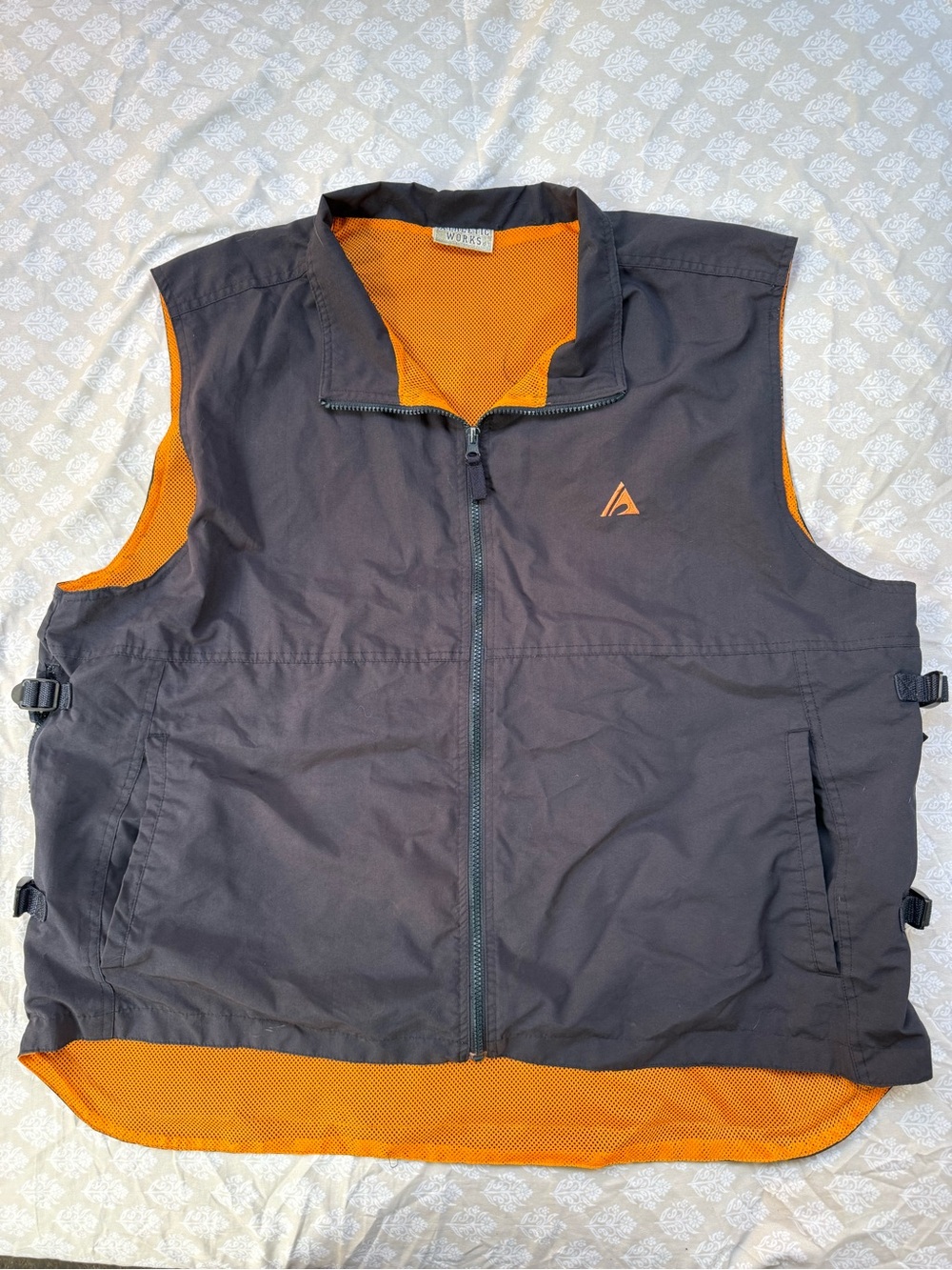 Athletic Works Mens Utility Vest Gray Orange Mesh Side Zip Buckles Size 2XL